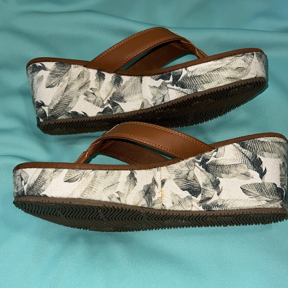 Tommy Bahama Saige Wedge Sandals - EUC - Size 9. - Picture 5 of 9